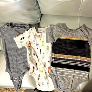 Infant onesies multipack. Gently worn no stains or smells!